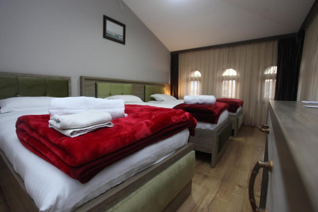 Hotel Happy Gjakove エクステリア 写真